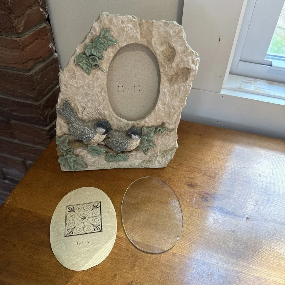 Chickadee Pine Cone 3D 3.5x5 Photo Picture Frame Resin Faux Stone Desk Tabletop